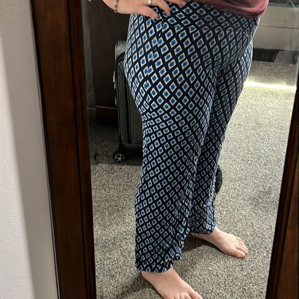 Wide leg pants.